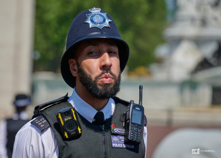 Fotoiskierka Angielski policjant w Londynie (English policeman in London)
