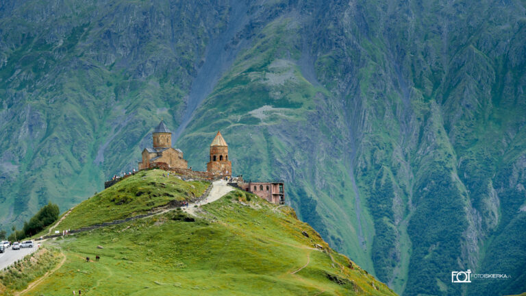 Fotoiskierka Fotografia Podróż Gruzja | Monastyr Cminda Sameba | Kaukaz