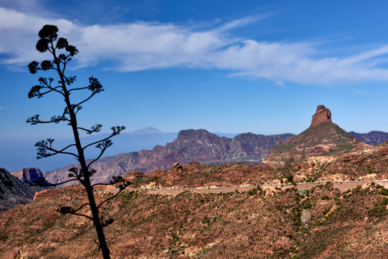 Fotoiskierka, Wyspy Kanaryjskie, Gran Canaria, Ventana del Nublo, widok na góry oraz Teide.