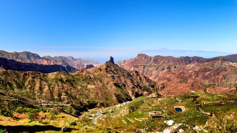Fotoiskierka, Wyspy Kanaryjskie, Gran Canaria, Mirador Degollada de Becerra- widok na Roque Bentayga, Góry i widok na Teide