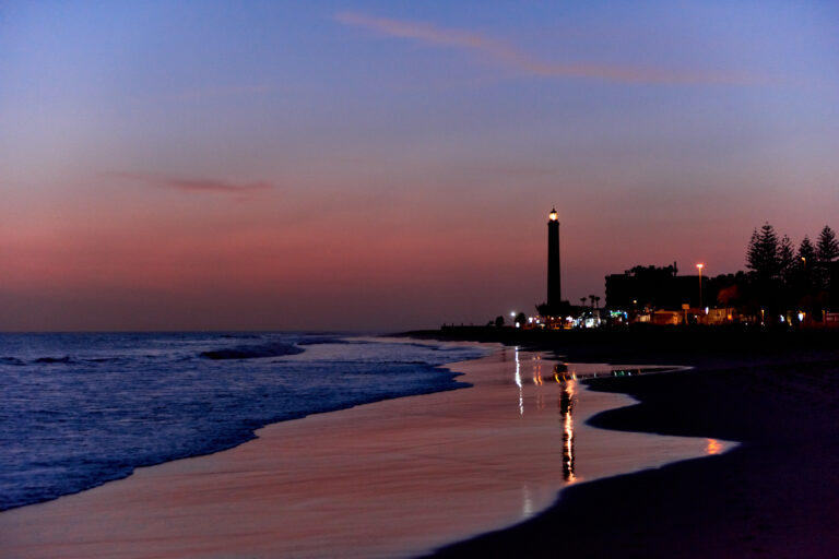 Fotoiskierka, Wyspy Kanaryjskie, Gran Canaria, Maspalomas, plaża z widokiem na latarnię (beach with a view of the lighthouse)