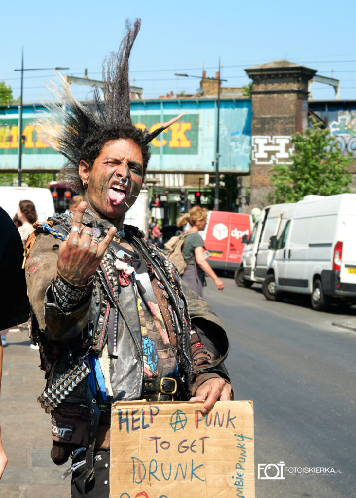Punk na ulicy Camden Town w Londynie Anglii