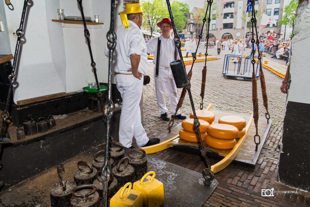 Nederland Alkmar Holandia waga serów.