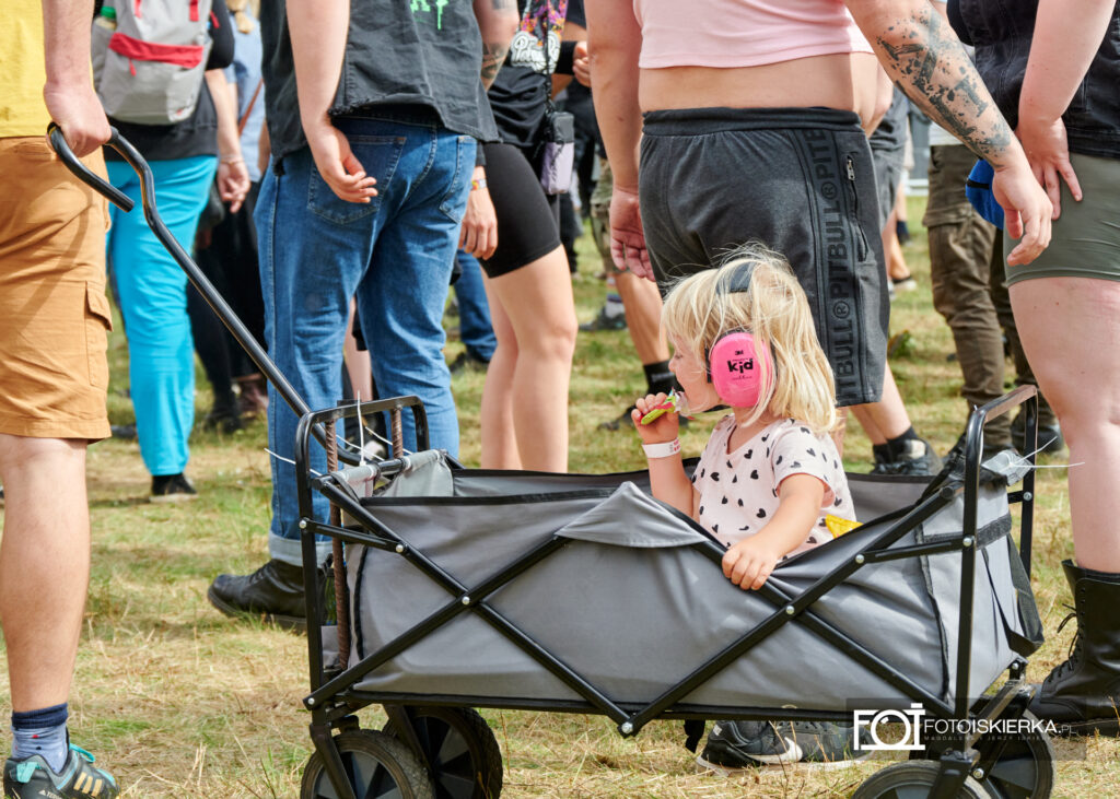 Uczestnik Poland Rock Festiwal małe dziecko na wózku