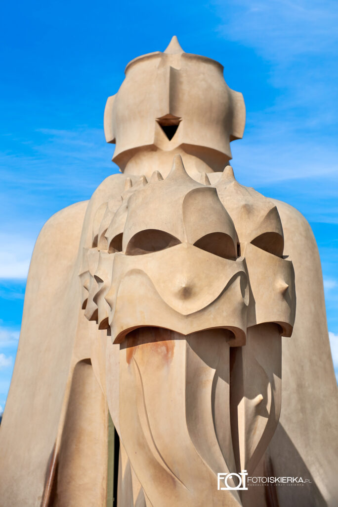 Casa Mila (La Padrera lub Kamieniołom) w Barcelonie. Budynek zaprojektowany przez Antonio Gaudi.