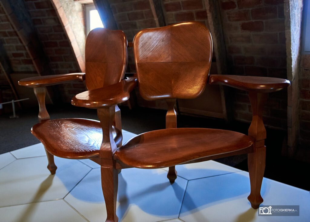 Casa Mila (La Padrera lub Kamieniołom) w Barcelonie. Budynek zaprojektowany przez Antonio Gaudi.