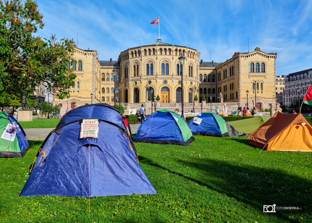 Oslo Norwegia Oslofjorden Miasteczko namiotowe pod parlamentem